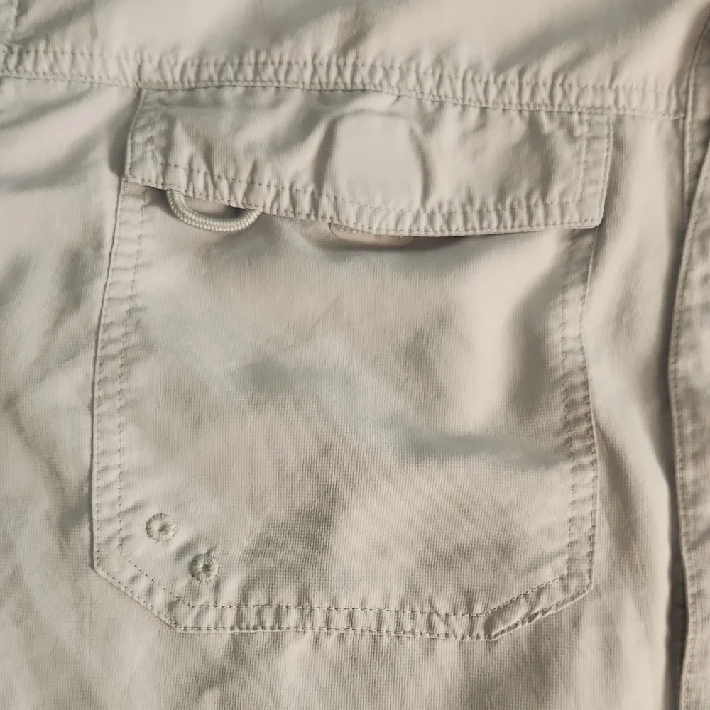 3/$20 Realtree Fishing Light Gray Button Down Shirt